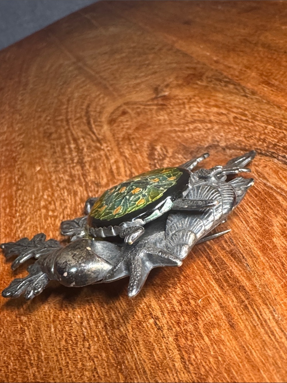 Used Green and Gold Turtle Glass Brooch - Unbranded Women's Jewelry - Picture 3 of 6
